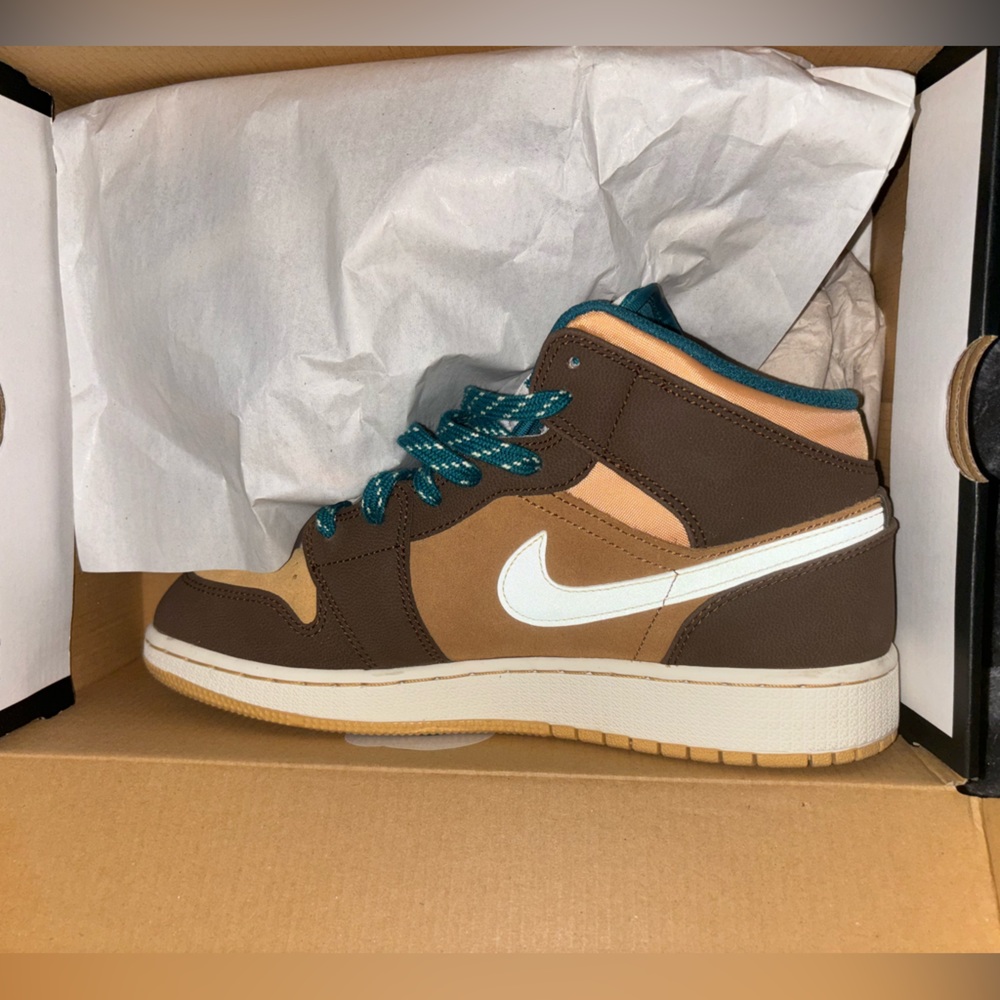 Jordan 1 Mid SE Cacao